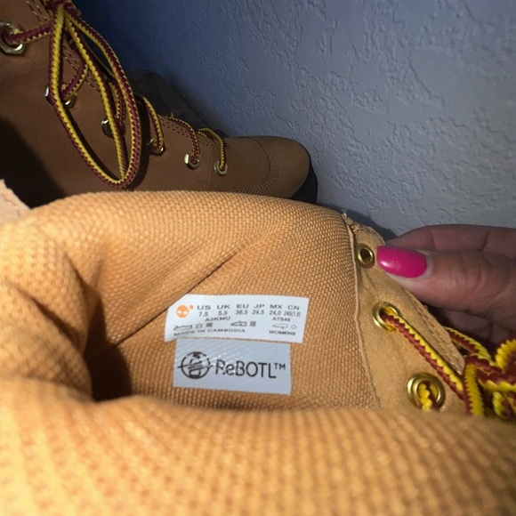 Timberland Tan and Black Lace Up Boots with Chunky Sole Size 7.5 NEW - Picture 9 of 10